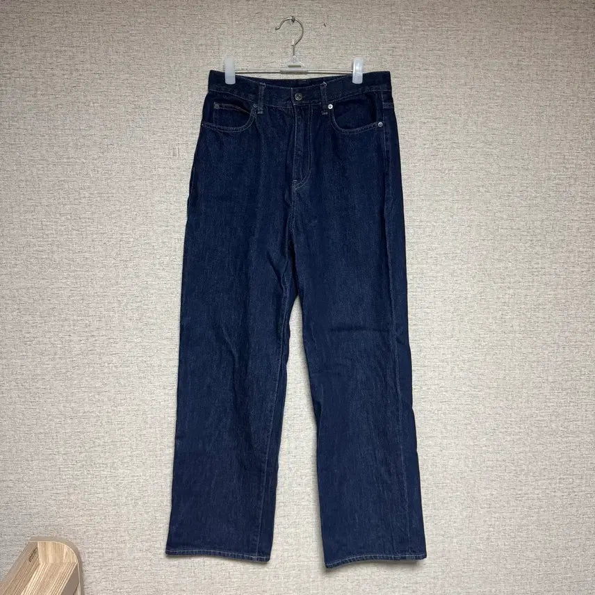 [BUNJANG] Uniqlo Wide Straight Jeans Women Navy / (마지막할인) 유니클로 와이드스트레이트진 우먼 navy