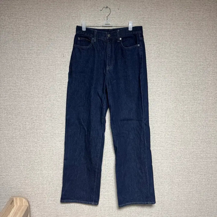 [BUNJANG] Uniqlo Wide Straight Jeans Women Navy / (마지막할인) 유니클로 와이드스트레이트진 우먼 navy