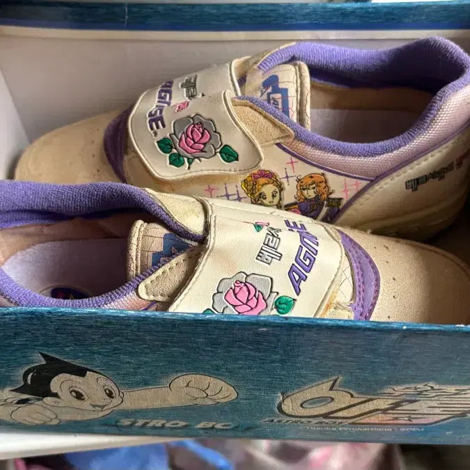 [BUNJANG] Agnes Versailles Rose Character Sneakers / 아그네스 베르사유의 장미 캐릭터 운동화 새상품