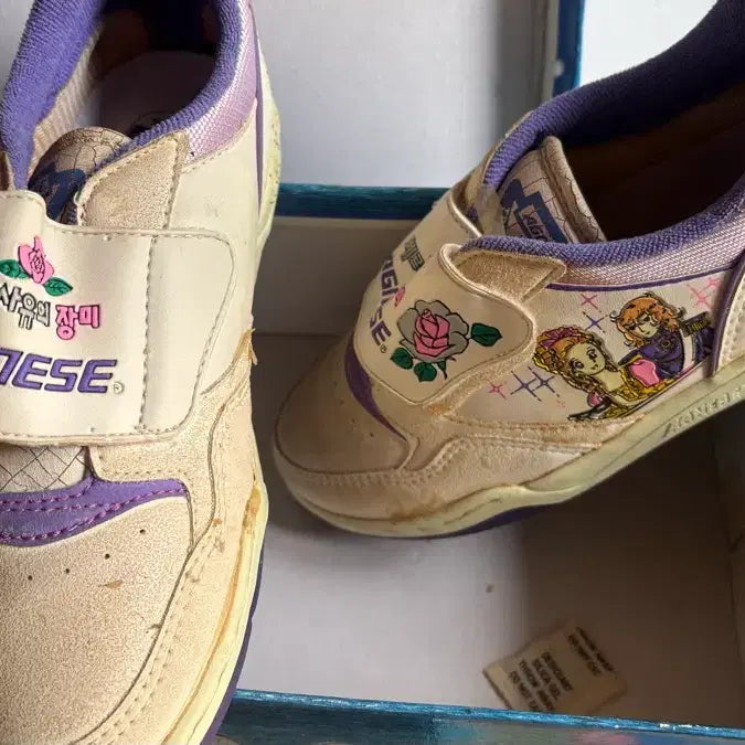 [BUNJANG] Agnes Versailles Rose Character Sneakers / 아그네스 베르사유의 장미 캐릭터 운동화 새상품