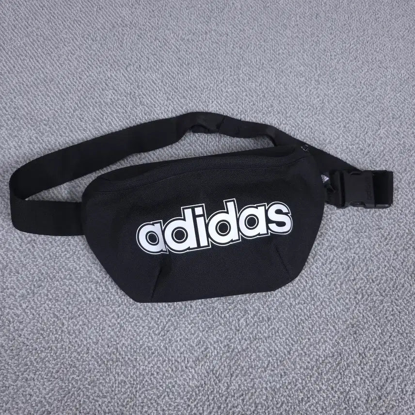 [BUNJANG] Adidas Black Sling Bag Hip Pack / 아디다스 블랙 슬링백 힙색 가방