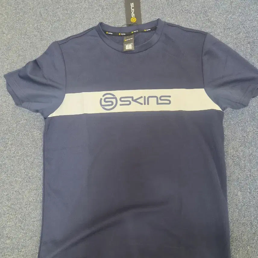 [BUNJANG] Skins T-Shirt Size 100 / 스킨스 반팔티셔츠 100사이즈. 새상품팝니다