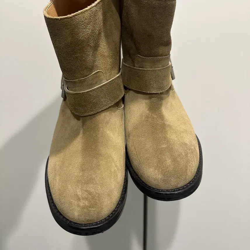 [SOLD OUT] 미닛뮤트 쇼티 버클 부츠 스웨이드 카키 230size
