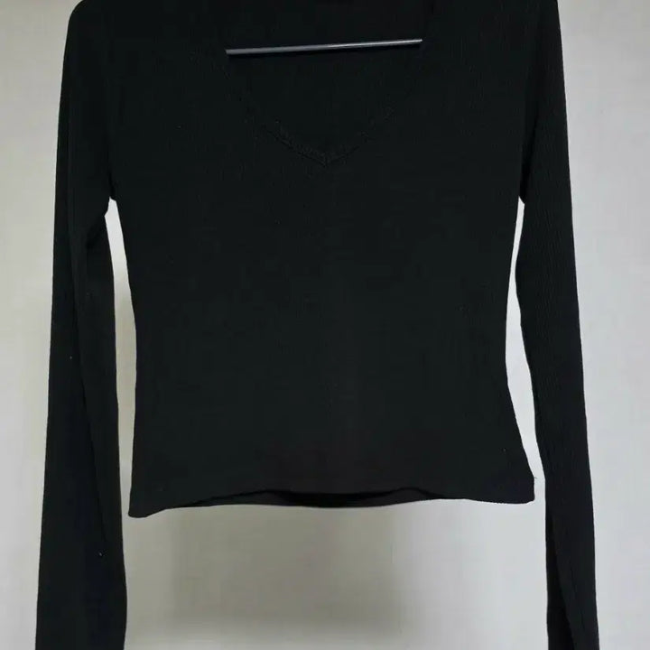 [BUNJANG] Mocobling Ribbed V-Neck T-shirts / 모코블링 골지 브이넥 티셔츠 블랙/아이보리