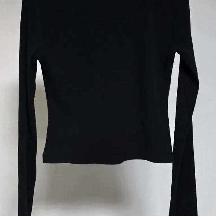 [BUNJANG] Mocobling Ribbed V-Neck T-shirts / 모코블링 골지 브이넥 티셔츠 블랙/아이보리