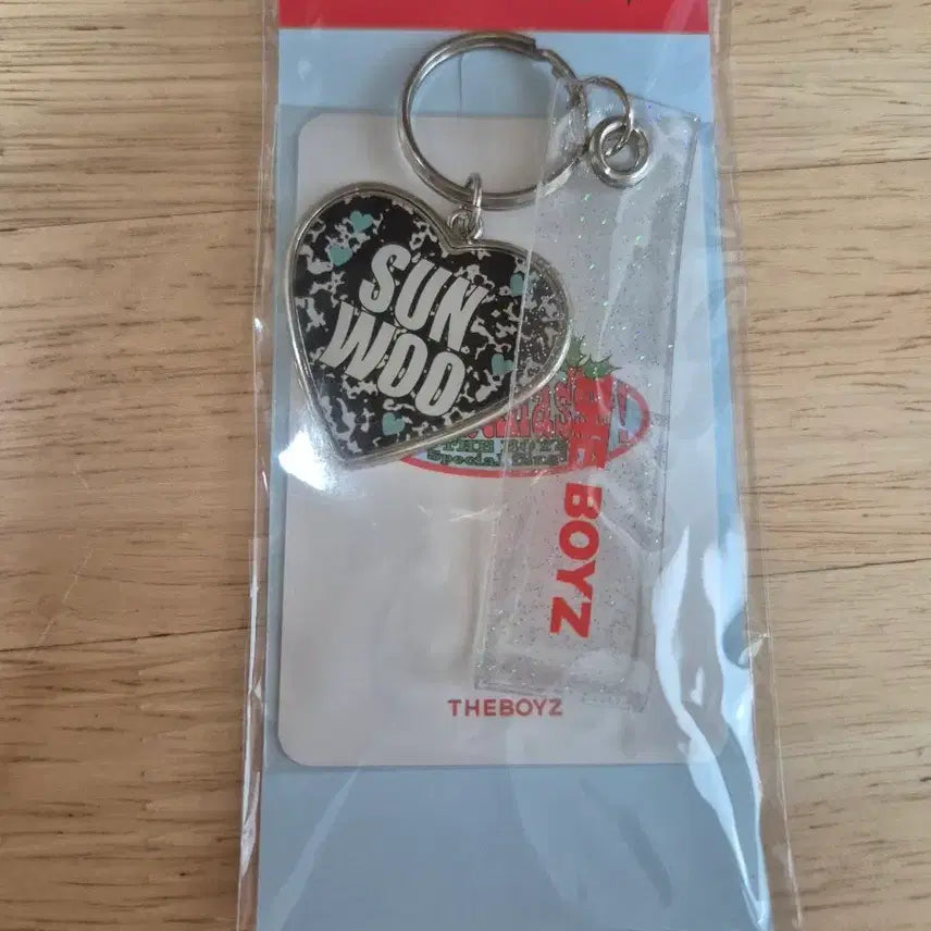 [BUNJANG] The Boyz Sunwoo Christmassy! Name Keyring / (미개봉)더보이즈 선우 이름 키링 Christmassy!