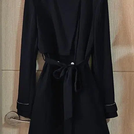 [BUNJANG] Plastic Island Black Belted Coat / 플라스틱아일랜드 블랙 벨티드 코트