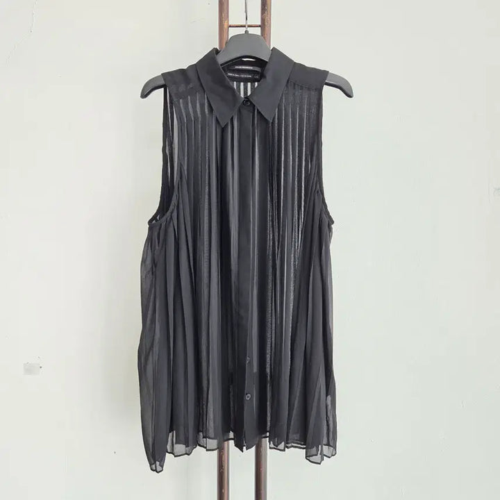 [SOLD OUT] 정품 클럽모나코 CLUB MONACO 실크100% 민소매 플리츠 블라우스