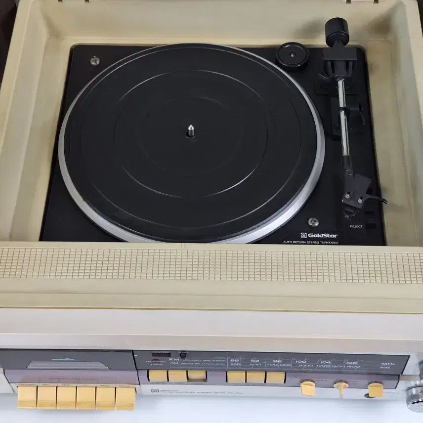 [BUNJANG] Goldstar GSM-7010 Vintage Turntable Cassette Radio / 근대사 수집 자료 옛날 금성 골드스타 턴테이블 카세트 라디오