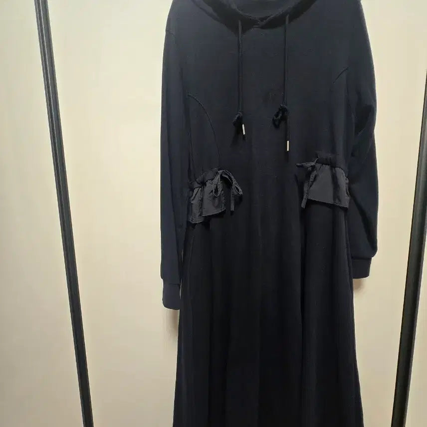 [BUNJANG] Satin Black Hooded Long Dress Free Size / 샤틴 블랙 후드 롱 원피스 free