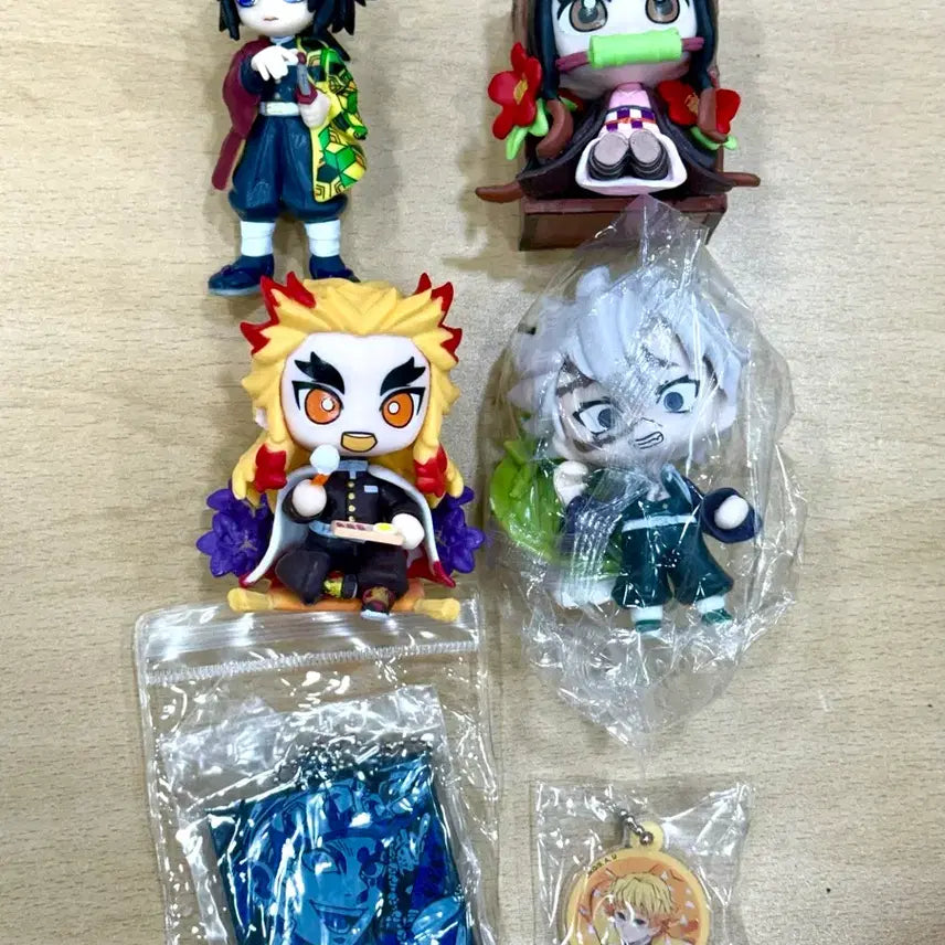 [BUNJANG] Demon Slayer Figure Bundle (Giyu, Nezuko, Rengoku, Muichiro) / 귀멸의 칼날 피규어 세트 (기유, 네즈코, 렌고쿠, 무이치로) 일괄 처분