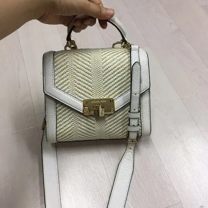[BUNJANG] Michael Kors White Top Handle Tote Bag Crossbody Bag / 마이클코어스 화이트가방 탑핸들 토드백 크로스백
