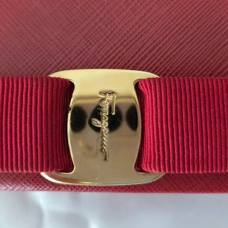 [BUNJANG] Ferragamo Vara Ribbon Chain Clutch / Red / 페라가모 바라 리본 체인 클러치 / 레드 / 정품