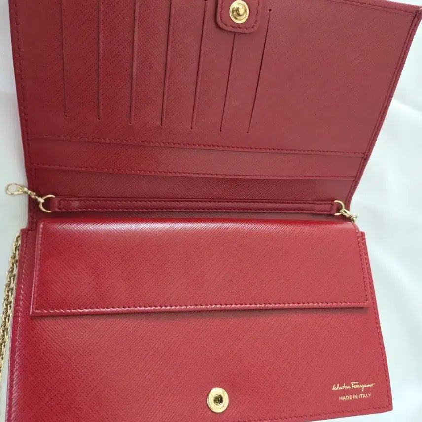 [BUNJANG] Ferragamo Vara Ribbon Chain Clutch / Red / 페라가모 바라 리본 체인 클러치 / 레드 / 정품