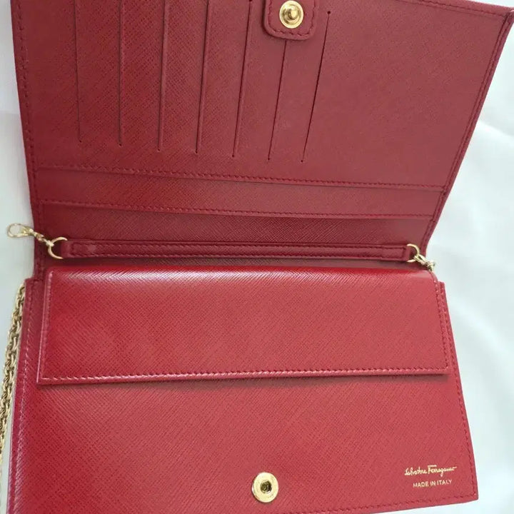 [BUNJANG] Ferragamo Vara Ribbon Chain Clutch / Red / 페라가모 바라 리본 체인 클러치 / 레드 / 정품