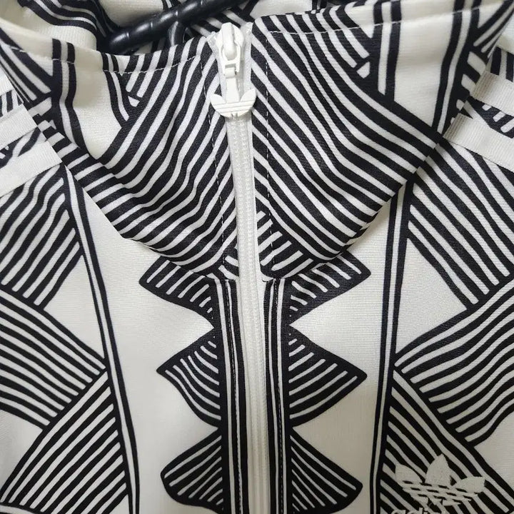 [BUNJANG] Adidas Pattern Track Top White/Black / 아디다스 패턴 트랙탑 화이트 블랙