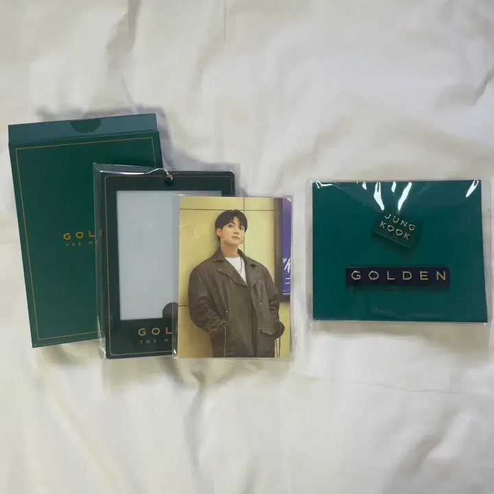 [SOLD OUT] 정국 골든 전시회 포토 홀더 키링 + 뱃지 방탄 전시 jk 포카