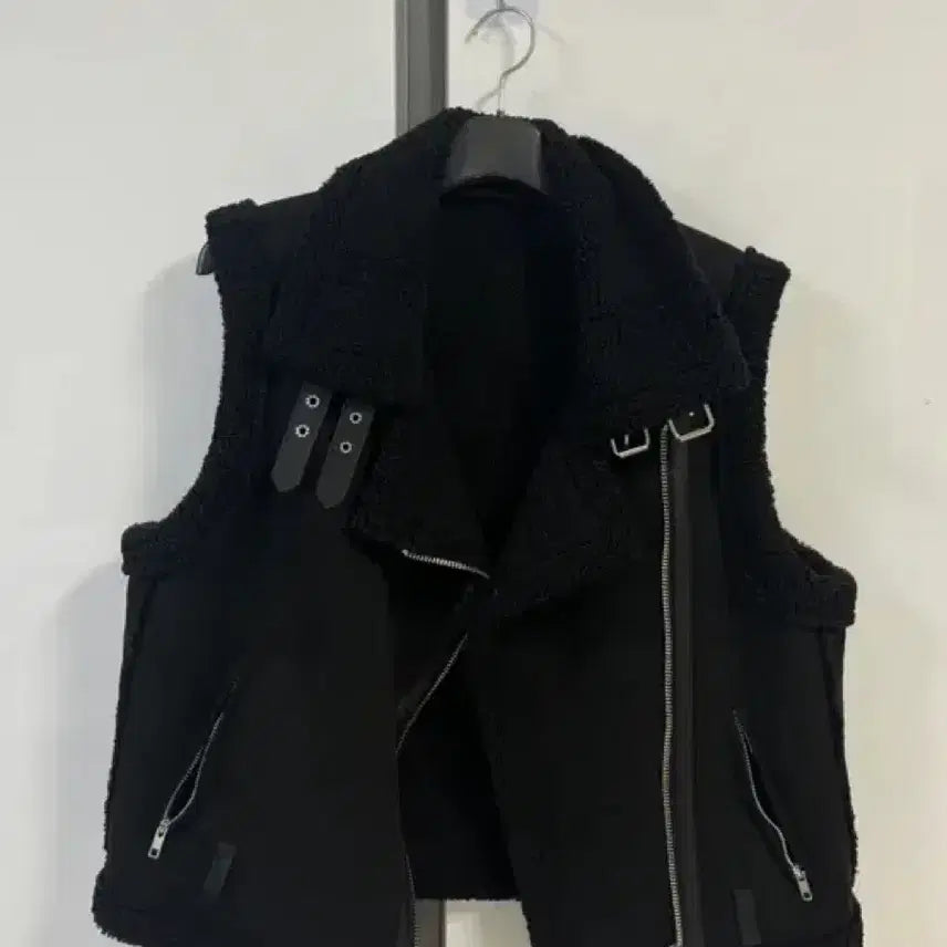 [BUNJANG] High Neck Sherpa Mustang Vest / 하이넥 양털 무스탕 조끼