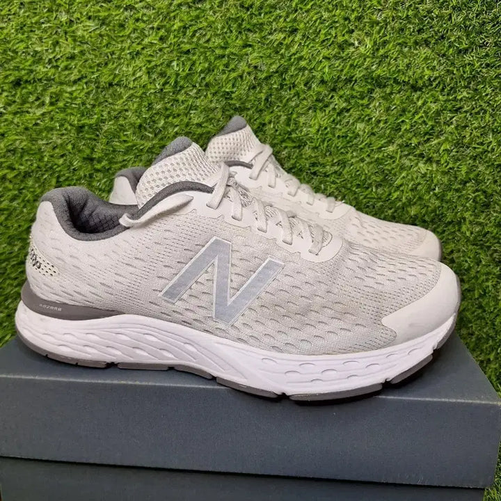 [SOLD OUT] 뉴발란스 680 운동화 (270)