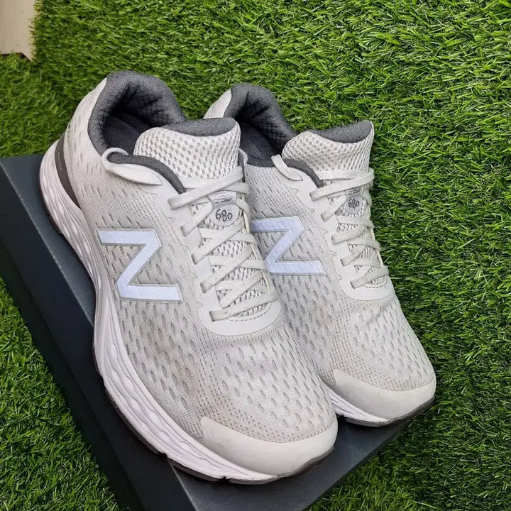 [SOLD OUT] 뉴발란스 680 운동화 (270)