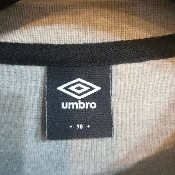 [BUNJANG] Umbro Logo Tape Sweatshirt Gray / 엄브로 로고 테이프 맨투맨 회색
