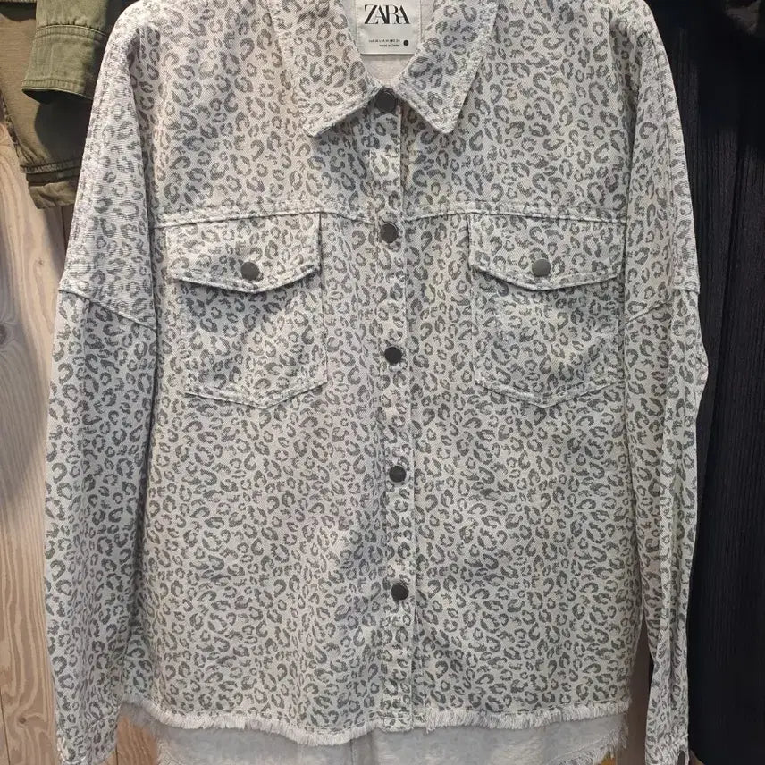 [BUNJANG] ZARA Leopard Denim Shirt Jacket / [XS/오버핏] 자라(ZARA) 레오파드 데님 셔츠 자켓