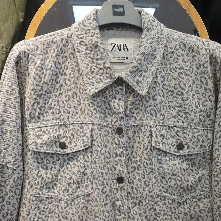 [BUNJANG] ZARA Leopard Denim Shirt Jacket / [XS/오버핏] 자라(ZARA) 레오파드 데님 셔츠 자켓
