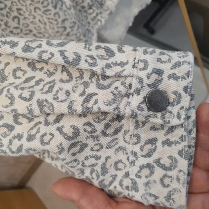 [BUNJANG] ZARA Leopard Denim Shirt Jacket / [XS/오버핏] 자라(ZARA) 레오파드 데님 셔츠 자켓