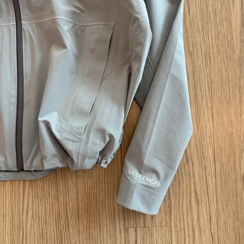 [BUNJANG] Lululemon Glide Stretch Waterproof Jacket - Warm Ash Grey / 룰루레몬 글라이드 스트레치 워터프루프 자켓. L