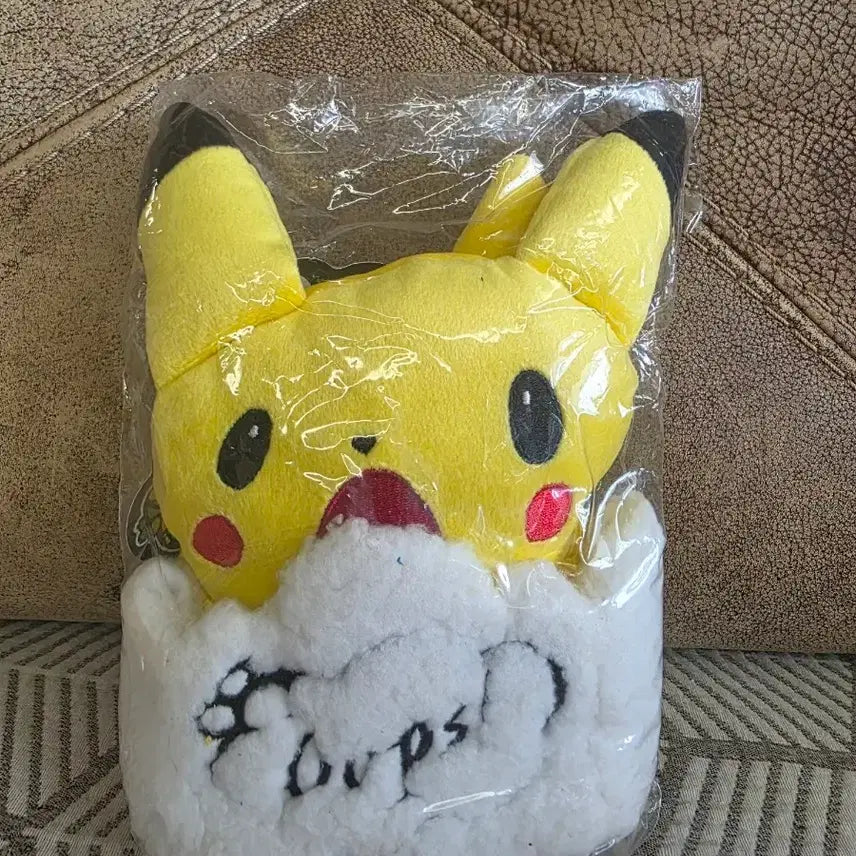 [BUNJANG] Oops Pikachu Plush / 웁스 피카츄 포켓몬인형 팝니다. 희귀매물