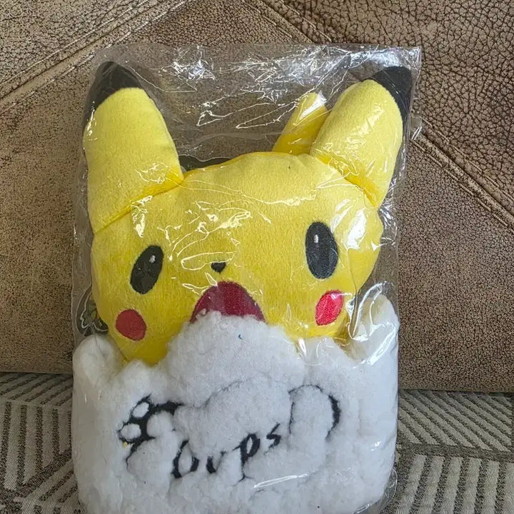 [BUNJANG] Oops Pikachu Plush / 웁스 피카츄 포켓몬인형 팝니다. 희귀매물