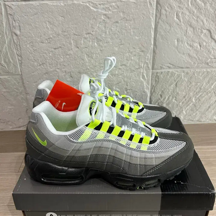 [SOLD OUT] (새상품) 290 나이키 에어맥스 95 OG 네온 옐로우 2020