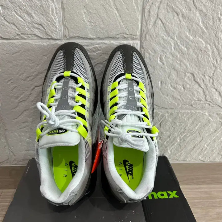 [SOLD OUT] (새상품) 290 나이키 에어맥스 95 OG 네온 옐로우 2020