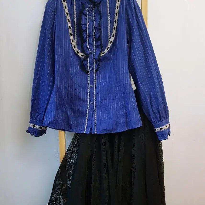 [BUNJANG] Axies Farm Medieval Blouse / 엑시즈팜 중세 블라우스