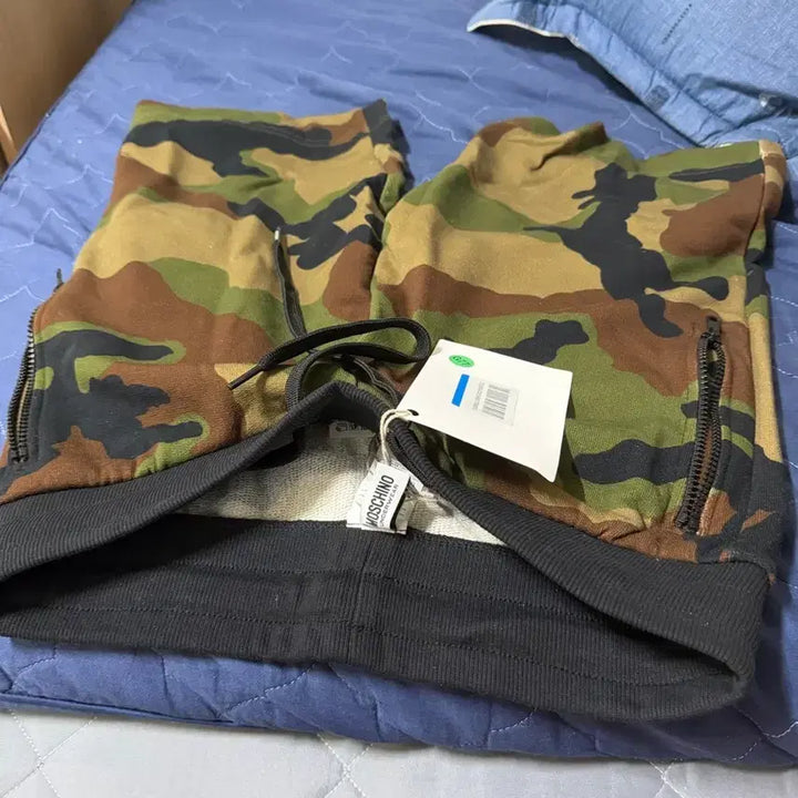 [BUNJANG] Moschino Camo Training Shorts Men&