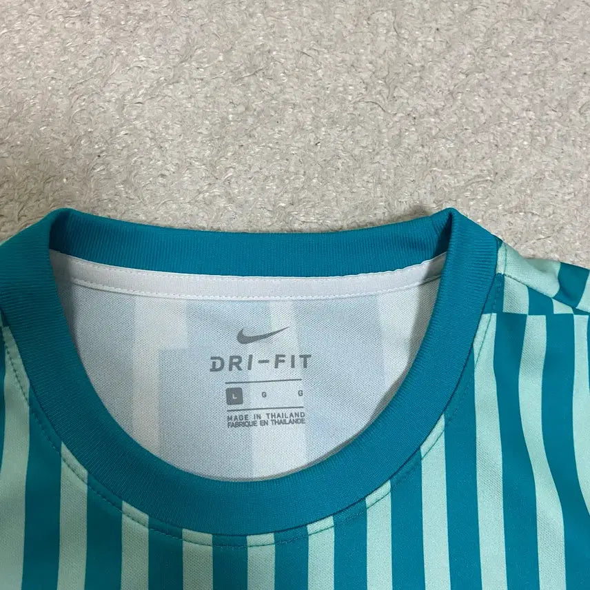 [BUNJANG] Nike DRI-FIT Pattern Short Sleeve T-Shirt (L) / 나이키 DRI-FIT 패턴 반팔 티셔츠 L