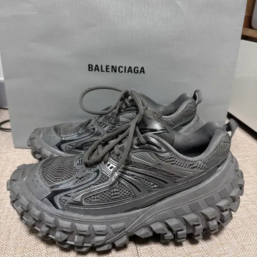 [BUNJANG] Balenciaga Defender Extra Sole Sneakers - Size 41 / [정품/41]발렌시아가 디펜더 엑스트라솔 스니커즈
