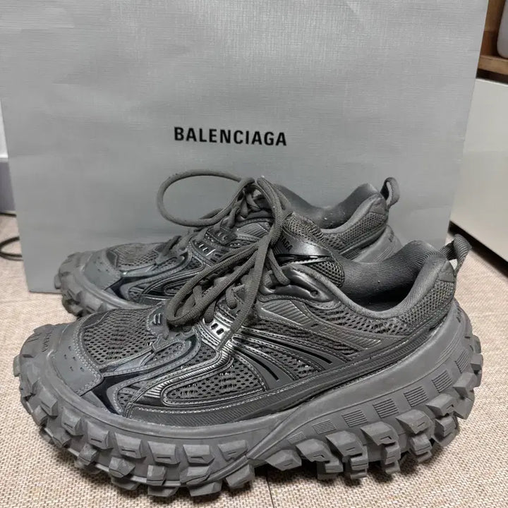 [BUNJANG] Balenciaga Defender Extra Sole Sneakers - Size 41 / [정품/41]발렌시아가 디펜더 엑스트라솔 스니커즈