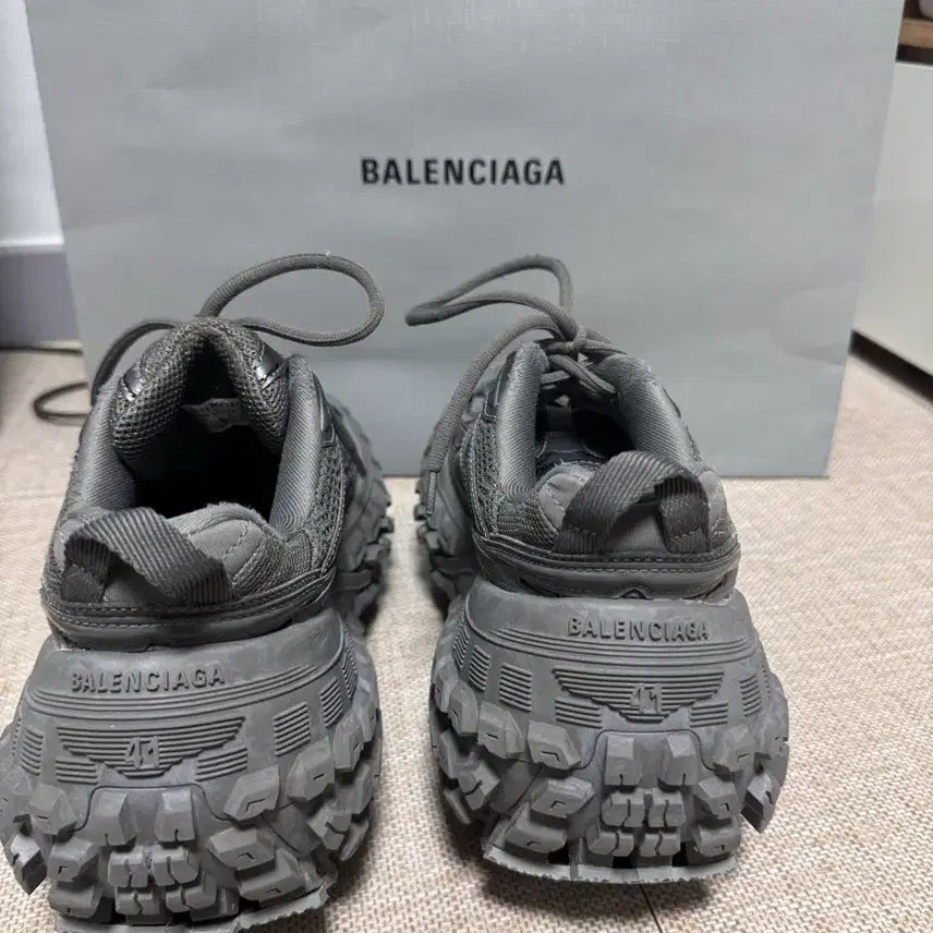 [BUNJANG] Balenciaga Defender Extra Sole Sneakers - Size 41 / [정품/41]발렌시아가 디펜더 엑스트라솔 스니커즈