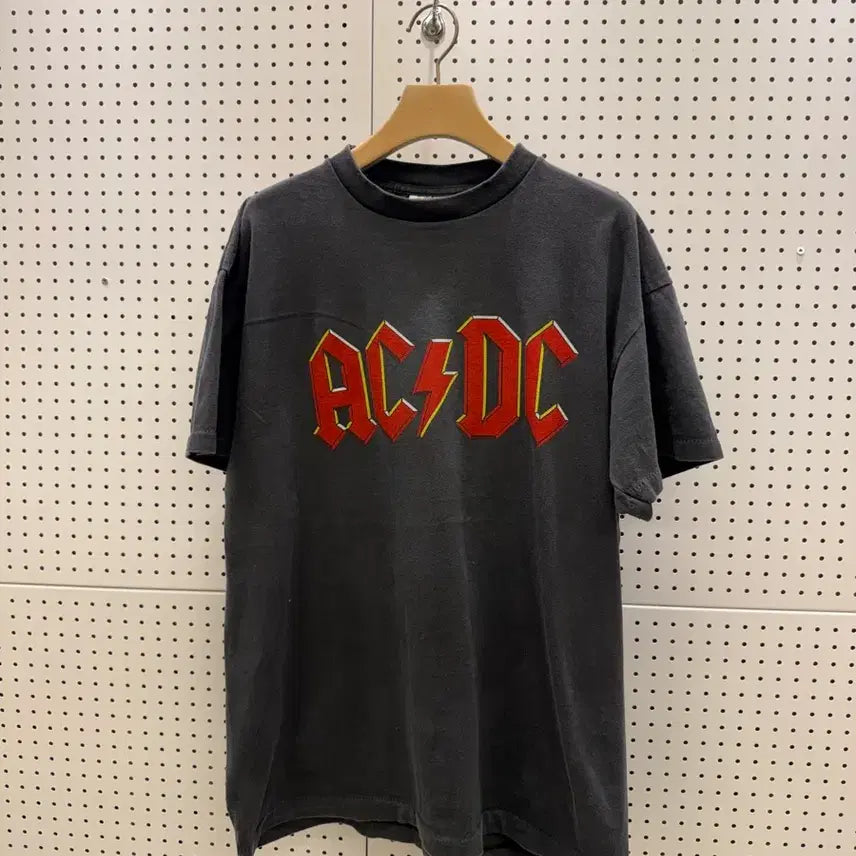 [BUNJANG] ACDC 밴드 로고 프린팅 반팔 티셔츠 U1377 / ACDC 밴드 로고 프린팅 반팔 티셔츠 U1377