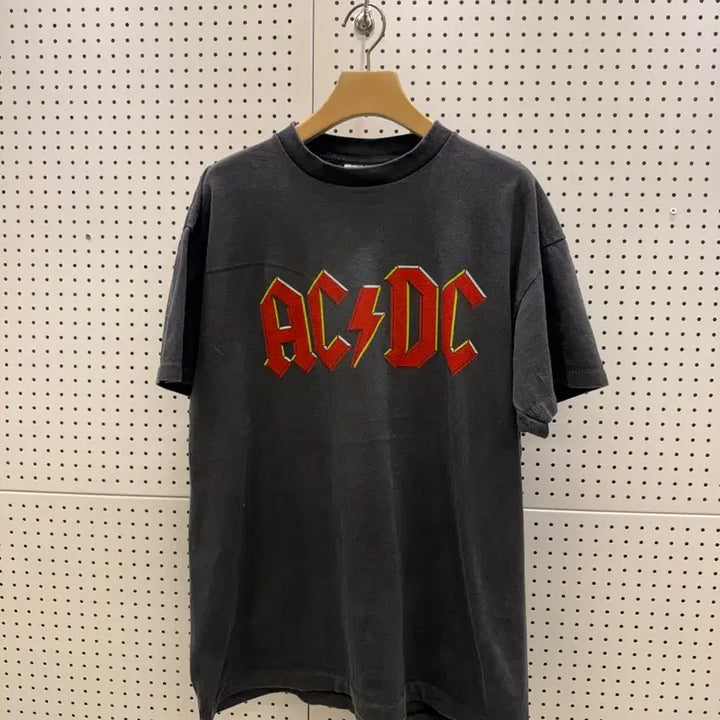 [BUNJANG] ACDC 밴드 로고 프린팅 반팔 티셔츠 U1377 / ACDC 밴드 로고 프린팅 반팔 티셔츠 U1377