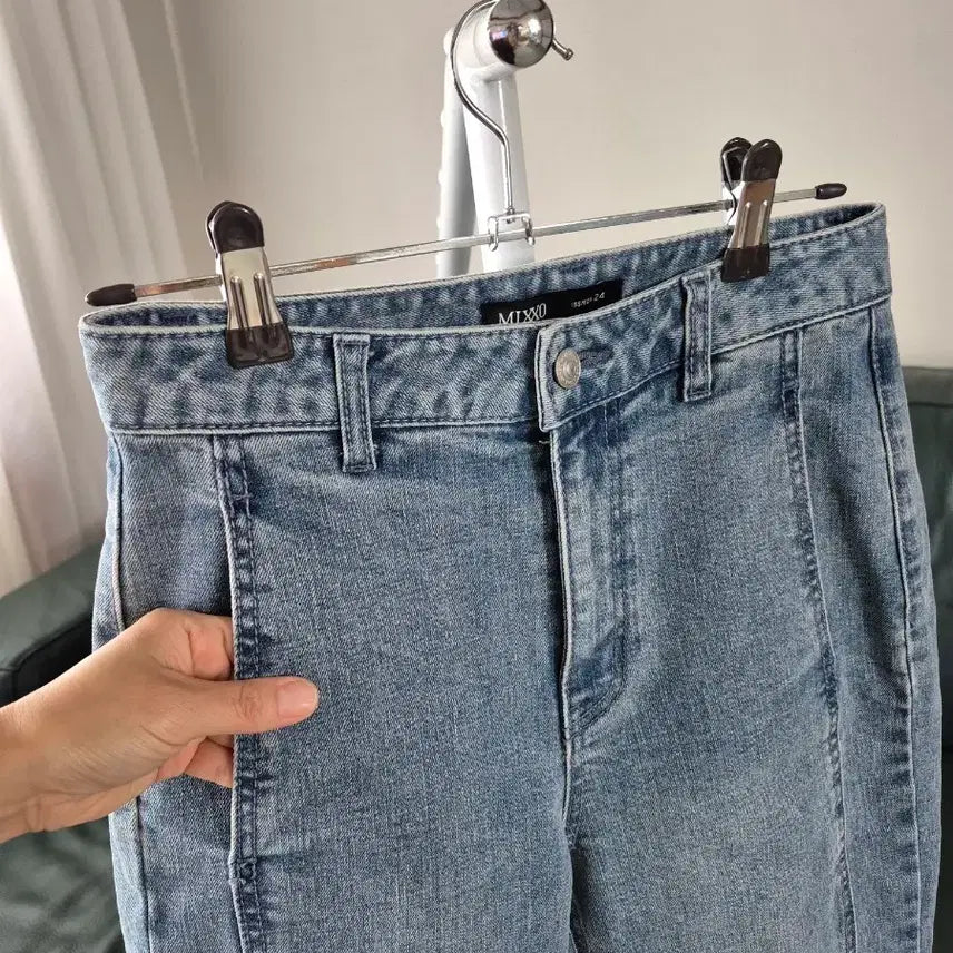 [BUNJANG] MIXXO Bootcut Denim Jeans 24 / 미쏘 라인 연청 부츠컷 데님 24