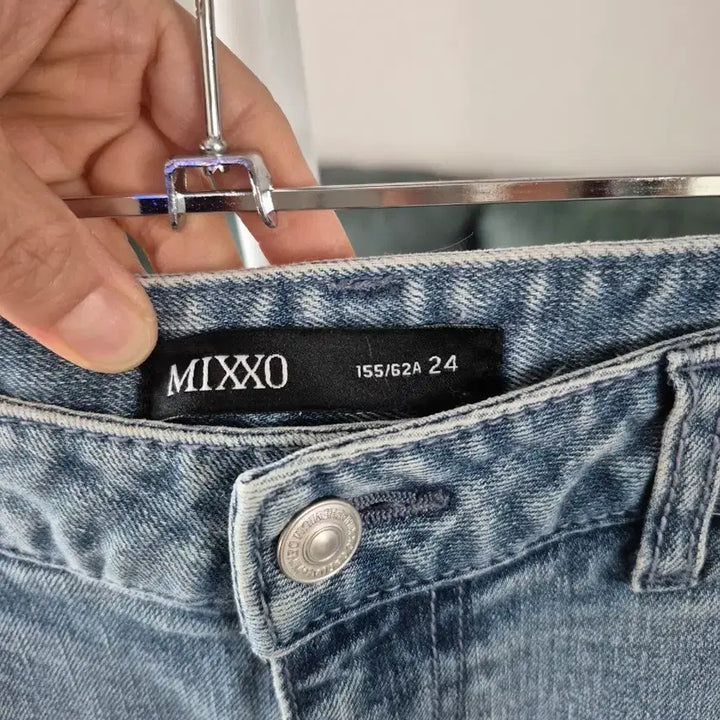 [BUNJANG] MIXXO Bootcut Denim Jeans 24 / 미쏘 라인 연청 부츠컷 데님 24