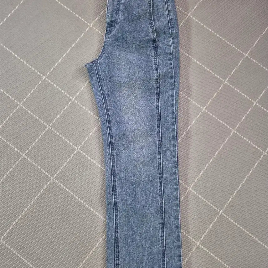[BUNJANG] MIXXO Bootcut Denim Jeans 24 / 미쏘 라인 연청 부츠컷 데님 24