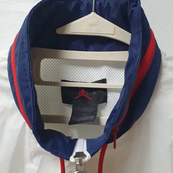 [SOLD OUT] 조던 x 파리생제르망 로고 후디 자켓(바람막이) XL