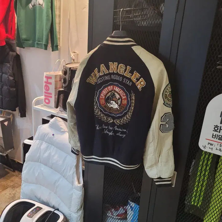 [BUNJANG] Wrangler Varsity Jacket Stadium Jumper / 90&