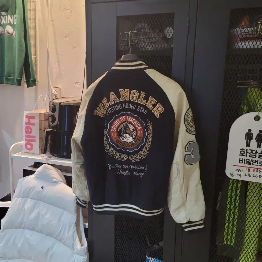 [BUNJANG] Wrangler Varsity Jacket Stadium Jumper / 90&