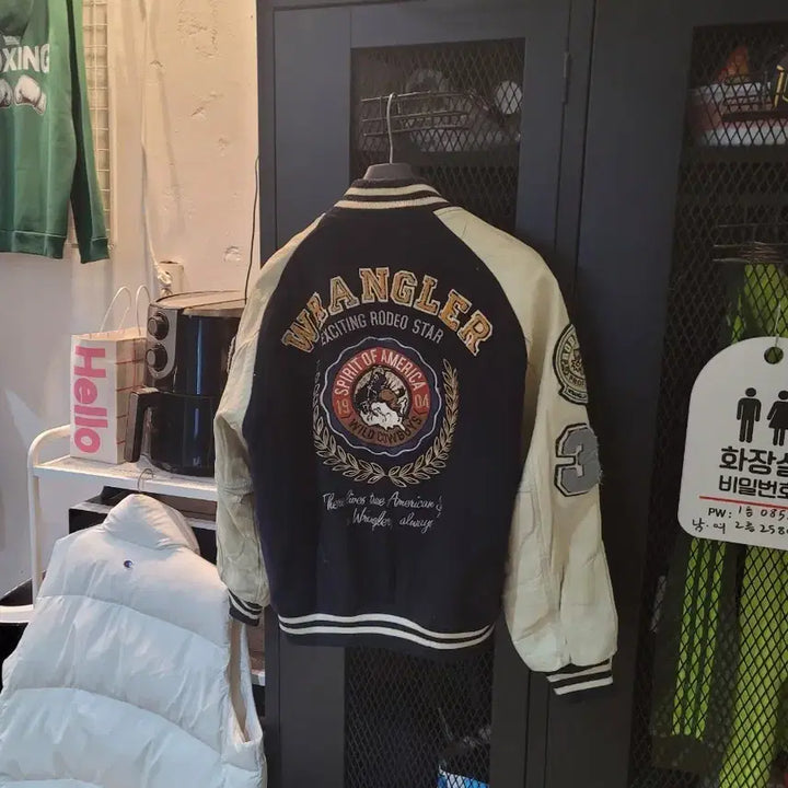 [BUNJANG] Wrangler Varsity Jacket Stadium Jumper / 90&