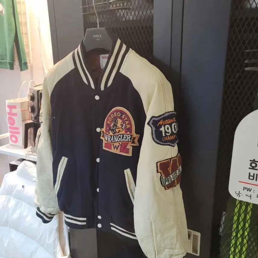[BUNJANG] Wrangler Varsity Jacket Stadium Jumper / 90&