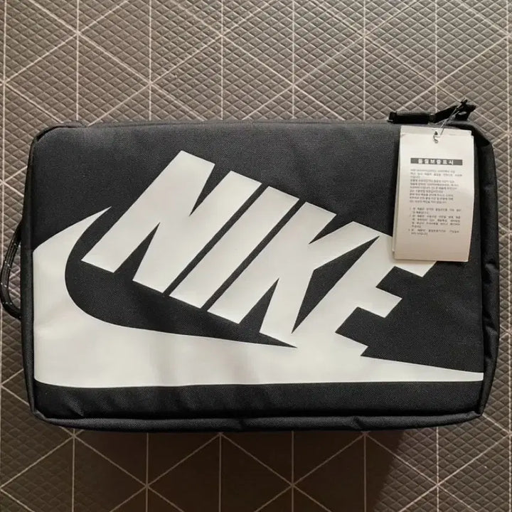 [SOLD OUT] [새상품] 나이키 슈박스 백 12L 블랙 화이트